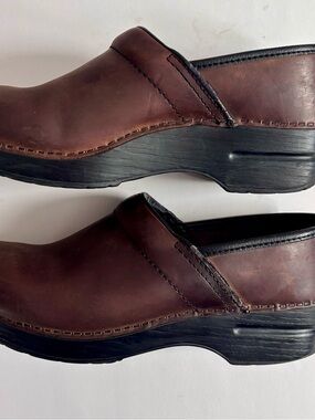 Dansko Professional Antique Oilfield Leather Brown Ladies Clog size 9